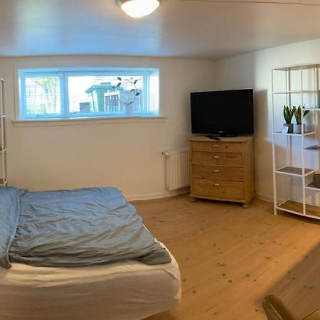 Vaerelse Med Eget Kokken Og Bad Apartment Esbjerg Exterior foto