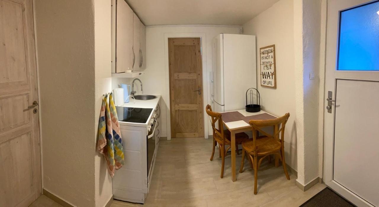 Vaerelse Med Eget Kokken Og Bad Apartment Esbjerg Exterior foto